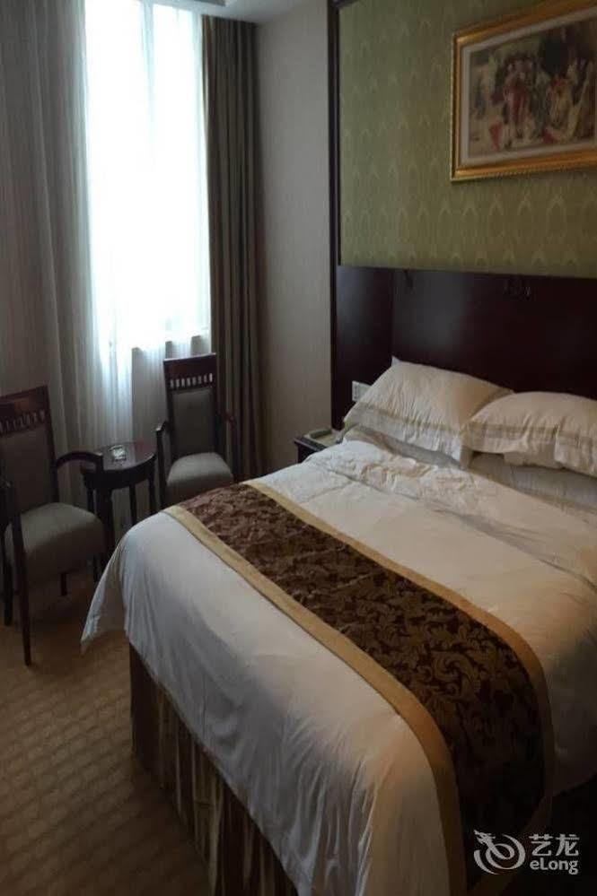 Vienna Hotel Guiyang Exhibition Center Exterior foto